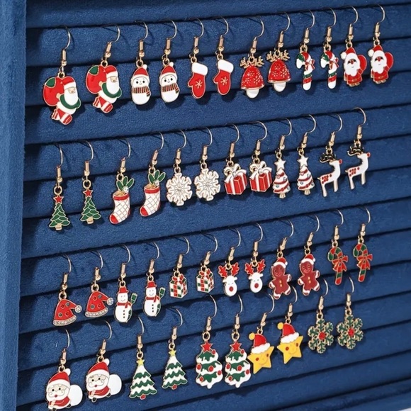 ⭐️ 5 for $25 Holiday Festive Christmas Rubik’s Cube Hoop Earrings - Picture 4 of 7